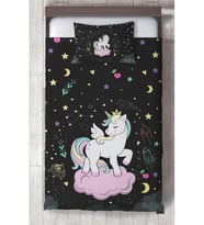 MEKTA HOME BEBEK VE ÇOCUK ODASI Pembe Bulut Üzerinde Unicorn Desenli Siyah Yatak Örtüsü