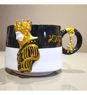 El Yapımı 3D KİNG KRAL QUEEN KRALİÇE Figürlü, Yaldızlı HEDİYE Harf Charm'lı Kişiye Özel Seramik Kupa