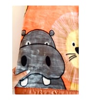 Safari Temalı Peluş Kabartmalı Erkek Bebek Battaniye-TURUNCU