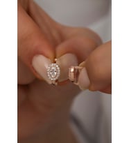 925 Ayar Gümüş Minik Oval Zirkon Taşlı Tektaş Küpe