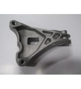 FIAT PALIO- 05/13; ŞANZUMAN TAKOZU BAĞLANTI KULAĞI 1.3CC 51718985 1803-7530