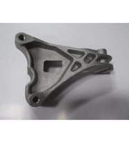 FIAT PALIO- 05/13; ŞANZUMAN TAKOZU BAĞLANTI KULAĞI 1.3CC 51718985 1803-7530