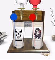 BK Gift Kişiye Özel Renkli Baskılı Erkek ve Kadın Kurukafa Tasarımlı İkili Vodka Bardağı ve Çift Musluklu Doğal Ahşap Vodka Standı-2 (Model 1)