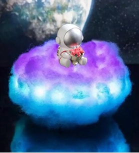 Bulut Üzerindeki Dekoratif Astronot Işık