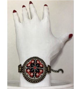 Kanaviçe İşleme Bileklik (Siyah-Kırmızı)