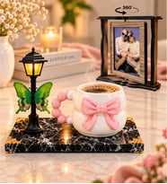 Kişiye Özel 2 Fotoğraflı Dönen Ahşap Çerçeve ve Sokak Lambalı 3D Pembe Fiyonklu Kupa