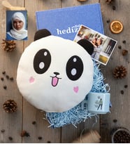 Kişiye Özel Karikatürlü Cute But Capricorn Oğlak Burcu Hediye Kutusu - Kişiye Özel T Pastel Kupa, Peluş Yastık, Fotoğraf 1 Adet Doğum Günü Hediyesi