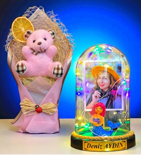 Kişiye Özel İsimli Fotoğraflı Renkli Led Işıklı Fanus ve Pembe Peluş Ayıcık Buketi (Model 3)