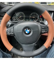 DİKİŞLİ DİREKSİYON KILIFI SİYAH DERİ TABA DERİ SİYAH DİKİŞLİ BMW 5 İÇİN