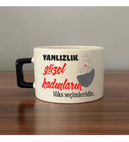 Yalnızlık Güzel Kadınların Lüks Seçimleridir Baskılı Kadınlar Günü Siyah Kulplu C Fincan