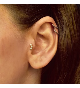 Üç Taşlı Tragus Altın Küpe (Sarı)