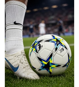 Futbol Antrenman Topu Yüksek Dayanıklı Dikişli Kaymaz Yüzey Tasarımı