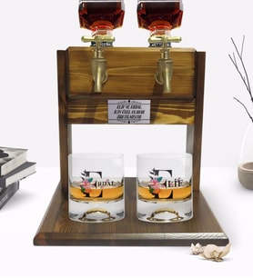 BK Gift Kişiye Özel Renkli Baskılı Harf Tasarımlı İkili Viski Bardağı ve Çift Musluklu Doğal Ahşap Viski Standı-1 (Model 1)