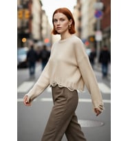 Kadın Oversize Triko Crop Kazak Düşük Kollu Akıtma Detaylı Yumuşak Dokusuyla Modern Şıklık Sunar