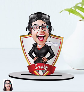 BK Gift Kişiye Özel İsimli Kadın Pilot Karikatürlü Ahşap Biblo Model-1