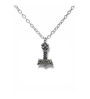 Viking Mitolojisi Thor’un Çekici (Mjölnir) Figürlü Unisex Kolye – 60 cm Zincirli, Güç Koruma Sembolü (Gümüş)