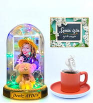 Renkli Led Işıklı Fotoğraflı İsimli Fanus ve Renkli Türk Kahvesi Fincanı Hediye Seti - Turuncu Fincanlı (Model 9)