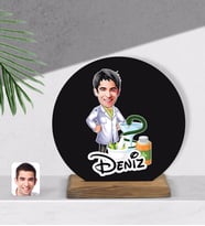 BK Gift Kişiye Özel Erkek Eczacı Karikatürlü Yuvarlak Ahşap Biblo-2