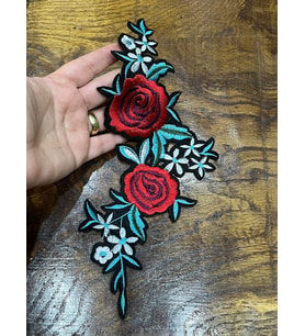 27X14 CM ÜTÜ İLE YAPIŞAN NAKIŞ İŞLEME ÇİÇEKLİ ARMA DİKİŞ APLİKE