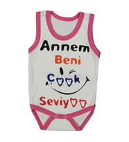 Kız Bebek Beyaz Fuşya Biyeli Annem Beni Seviyor Yazılı Askılı Zıbın