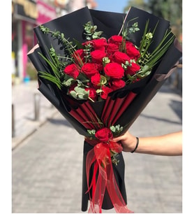 Tasarım Sarımda 20 Kırmızı Gül