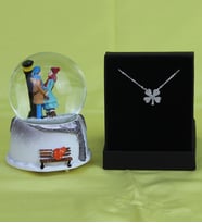 Kış Masalı Kar Küresi Müzikli  Işıklı Yonca Kolye Kutulu Set Hediye