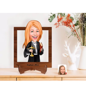BK Gift Kişiye Özel Kadın Avukat Karikatürlü Ahşap Standlı 3D Biblo-1 (Beyaz)