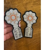2 ADET ÜTÜ İLE YAPIŞAN GÜMÜŞ VARAKLI ÇİÇEK ARMA 9X5 CM