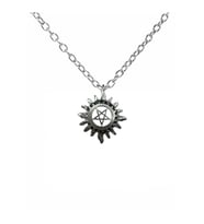 Supernatural Temalı Kolye – 60 cm Zincirli, Gotik & Unisex Takı (Gümüş)