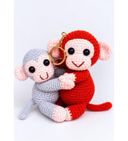 Maymun Punch ve Oyuncağı Amigurumi Organik Anahtarlık Oyuncak