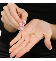 Tek Sıra Beyaz Zirkon Taşlı Gold Renk Yarım Tur 925 Ayar Kadın Küpe