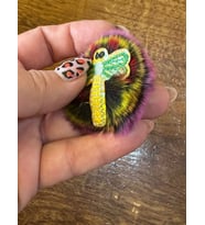 KÜRKLÜ YUSUFCUK TASARIM BROŞ YAKA İĞNESİ 5X5 CM