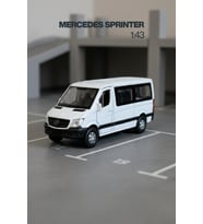 Beyaz 1:43 Ölçek Die Cast Kapıları Açılır Lisanslı Mercedes Sprinter Oyuncak Metal Model Araba