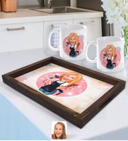 BK Gift Kişiye Özel Kadın Kuaför Karikatürlü Doğal Ahşap Tepsi ve 2’li Kupa Bardak Seti-3