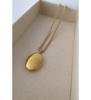 Yuvarlak Gold Kapaklı Çelik Resim Konulabilen Kadın Kolye (Gümüş)