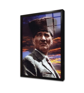 Atatürk Uzaklara Bakarken Çerçeveli Cam Tablo
