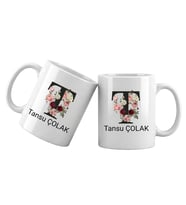 T Harfli Kişiye Özel İsimli Porselen Kupa Bardak – Çiçekli Monogram Harf Tasarımlı İsim Yazılı Kişiselleştirilebilir Hediye Kupa (Beyaz)
