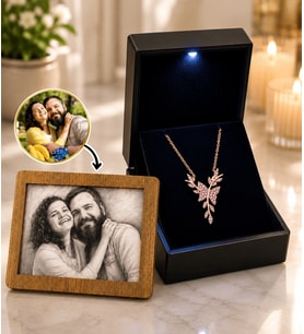 Premium Işıklı Kutuda 925 Ayar Gümüş Kelebek Kolye ve Kişiye Özel Karakalem Fotoğraf Çerçevesi