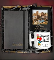 Öğretmenler Günü 5 Farklı Tasarım İle Kişiye Özel Defter&Kişiye Özel T Kupa&Kişiye Özel Fotoğraflı Çerçeve Hediye Kutusu (Kırmızı)