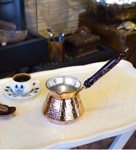 BAKIR CEZVE ÇEKİÇ DÖVME TOMBUL MODEL BAKIR RENK 6 KİŞİLİK