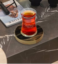 BK Gift Kişiye Özel Mermer Tasarımlı Doğal Ahşap Tabaklı Heybeli Çay Bardağı Model 7
