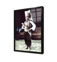 Atatürk Yeniçeri Kıyafetiyle Çerçeveli Cam Tablo
