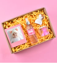 Kişiye Özel Pembe Instagram Çerçeve& Eyüp Sabri Tuncer Bebek Kolonyası& Işıklı Mini Kar Küresi& Kutuda Ayıcık Figürlü Mum Hediye Seti