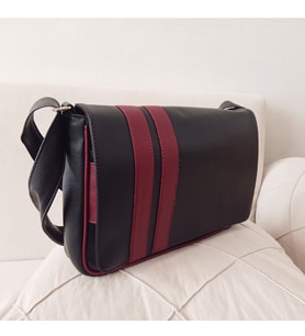 KALİTELİ SUNİ DERİ UNİSEX ASKILI OMUZ ÇANTASI EVRAK ÇANTASI POSTACI ÇANTASI 35X25X8 SİYAH BORDO