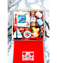 Romantik Sevgililer günü Hediyesi Kırmızı Kutuda 14 şubata özel Sürpriz Paket 14LOVEboxA2 (Karışık)