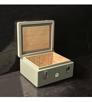 Mezmob İspanyol Sedir Humidor Puro Kutusu Baskı Kilitli Fitilli Haki Yeşil Lake Boya Analog