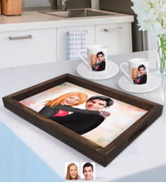 BK Gift Kişiye Özel Sevgililer Karikatürlü Doğal Ahşap Tepsi ve 2’li Kahve Fincan Seti-88