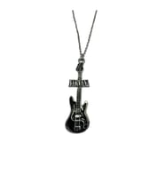 Nirvana Elektro Gitar Figürlü Zincir Kolye – Unisex Rock Grunge Takı - 60 cm (Gümüş)