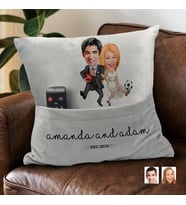 BK Gift Kişiye Özel Sevgililer Karikatür Tasarımlı Organizer Kumanda ve Atıştırmalık Cepli Gri Kırlent Yastık-15 Arkadaşa Hediye, Cepli Yastık
