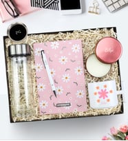 Kişiye Özel Pembe Tasarım Defter & Derece Göstergeli Çift Cidarlı 300ml Cam Matara & Pembe Metal Kutulu Mum & T Kupa Hediye Seti